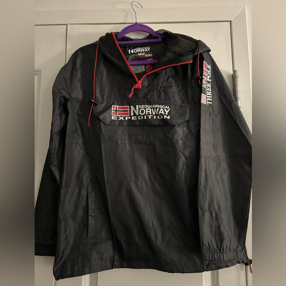 GEOGRAPHICAL NORWAY 🇳🇴 WIND BREAKER HOODIE (NWOT) Women’s